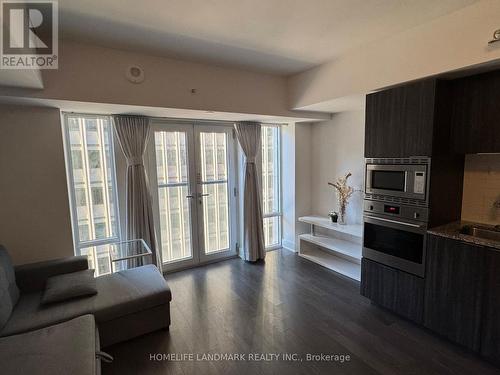 714 - 955 Bay Street, Toronto, ON - Indoor Photo Showing Living Room