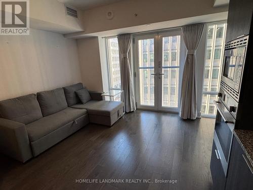 714 - 955 Bay Street, Toronto, ON - Indoor Photo Showing Living Room