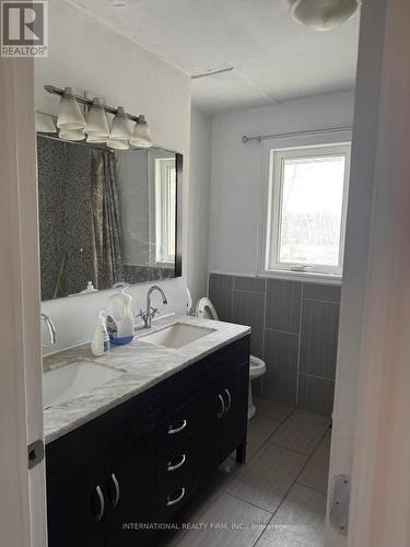 470 Queensville Side Road E, East Gwillimbury, ON - Indoor Photo Showing Bathroom