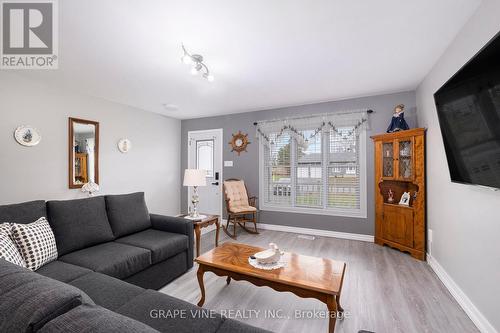 2190 Valley Street, North Stormont, ON - Indoor Photo Showing Living Room