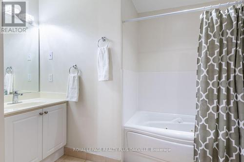 403 - 1499 Nottinghill Gate, Oakville, ON - Indoor Photo Showing Bathroom