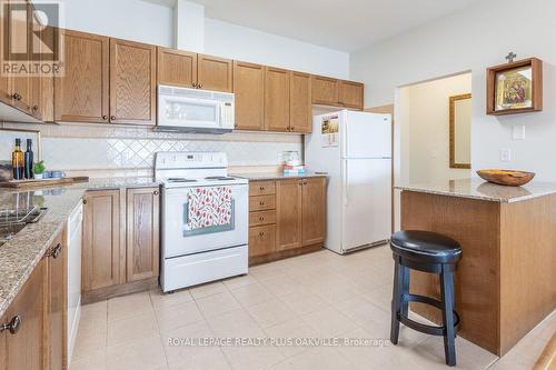 403 - 1499 Nottinghill Gate, Oakville, ON - Indoor Photo Showing Kitchen