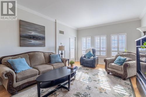 403 - 1499 Nottinghill Gate, Oakville, ON - Indoor Photo Showing Living Room