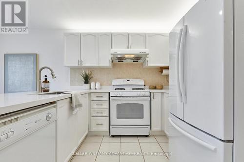 18 Hummingbird Drive, Toronto, ON - Indoor Photo Showing Kitchen