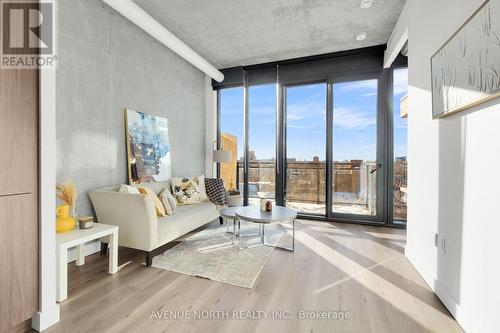 10 James Street W, Ottawa, ON - Indoor Photo Showing Living Room