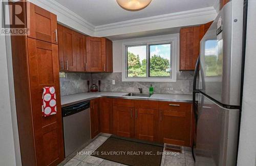 19 - 19 Dawson Crescent, Brampton, ON - Indoor Photo Showing Kitchen