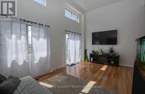 19 - 19 Dawson Crescent, Brampton, ON - Indoor Photo Showing Living Room