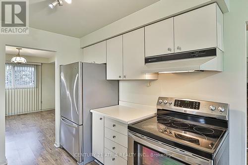 11 Hunter'S Point Drive, Richmond Hill, ON - Indoor Photo Showing Kitchen