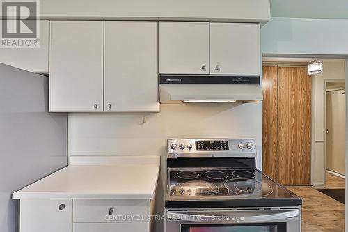 11 Hunter'S Point Drive, Richmond Hill, ON - Indoor Photo Showing Kitchen