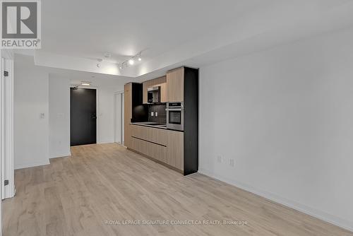 504 - 2 Augusta Avenue, Toronto, ON - Indoor Photo Showing Kitchen