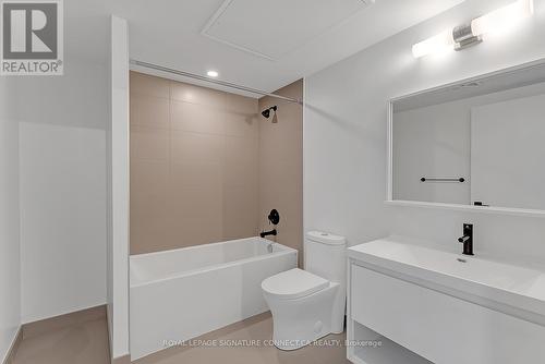 504 - 2 Augusta Avenue, Toronto, ON - Indoor Photo Showing Bathroom