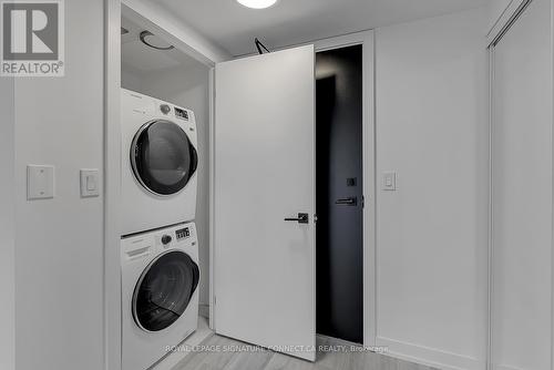 504 - 2 Augusta Avenue, Toronto, ON - Indoor Photo Showing Laundry Room