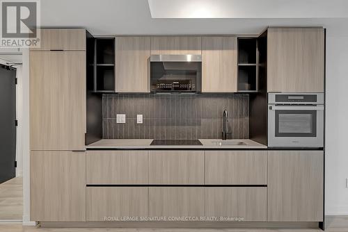 504 - 2 Augusta Avenue, Toronto, ON - Indoor Photo Showing Kitchen