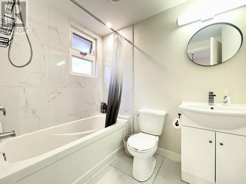 3941 W 33 Avenue, Vancouver, BC - Indoor Photo Showing Bathroom