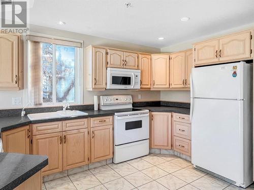 7801 Spartan Drive Unit# 116, Osoyoos, BC - Indoor Photo Showing Kitchen