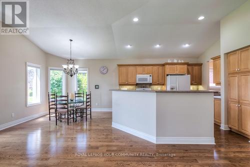 19 Boros Link, Whitchurch-Stouffville, ON - Indoor Photo Showing Kitchen