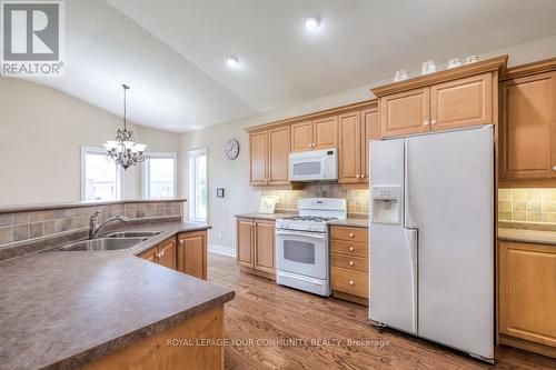 19 Boros Link, Whitchurch-Stouffville, ON - Indoor Photo Showing Kitchen With Double Sink