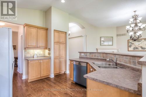 19 Boros Link, Whitchurch-Stouffville, ON - Indoor Photo Showing Kitchen With Double Sink