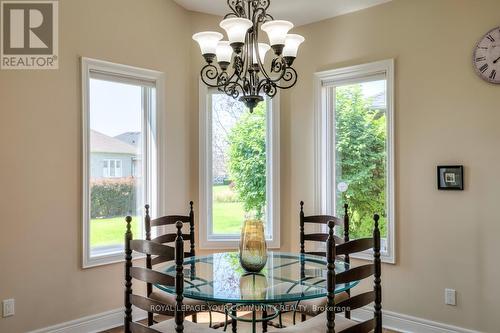 19 Boros Link, Whitchurch-Stouffville, ON - Indoor Photo Showing Dining Room