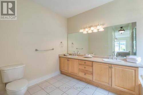 19 Boros Link, Whitchurch-Stouffville, ON - Indoor Photo Showing Bathroom