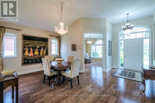 19 Boros Link, Whitchurch-Stouffville, ON - Indoor Photo Showing Dining Room