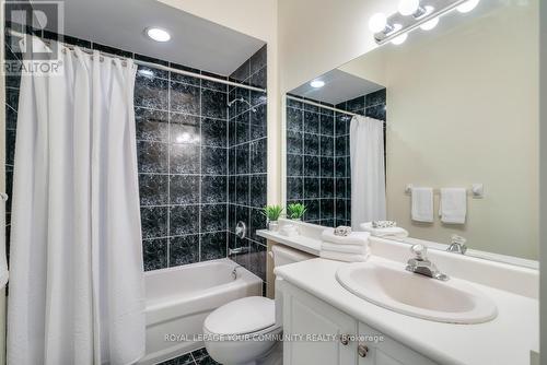 19 Boros Link, Whitchurch-Stouffville, ON - Indoor Photo Showing Bathroom