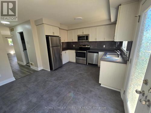 21 - 3200 Singleton Avenue, London, ON - Indoor Photo Showing Kitchen With Double Sink