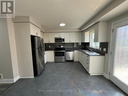 21 - 3200 Singleton Avenue, London, ON - Indoor Photo Showing Kitchen With Double Sink