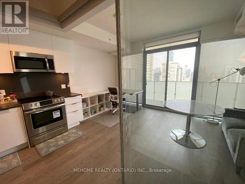 3313 - 25 Richmond Street, Toronto, ON - Indoor Photo Showing Kitchen