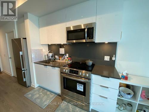 3313 - 25 Richmond Street, Toronto, ON - Indoor Photo Showing Kitchen