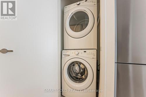 2508 - 1 Bloor Street E, Toronto, ON - Indoor Photo Showing Laundry Room