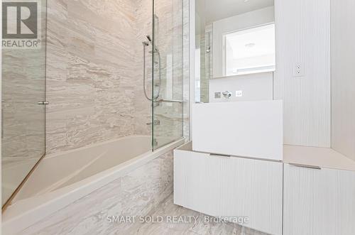 2508 - 1 Bloor Street E, Toronto, ON - Indoor Photo Showing Bathroom