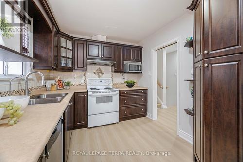 114 Milford Haven Drive, Toronto, ON - Indoor Photo Showing Kitchen With Double Sink