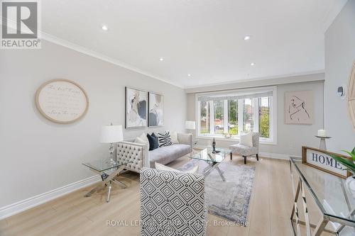 114 Milford Haven Drive, Toronto, ON - Indoor Photo Showing Living Room