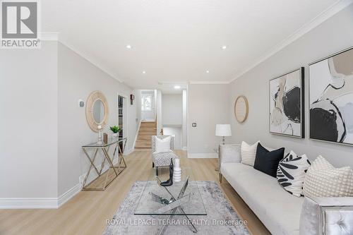 114 Milford Haven Drive, Toronto, ON - Indoor Photo Showing Living Room