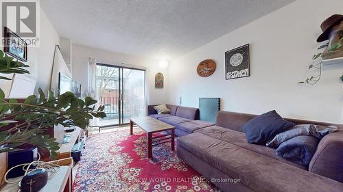 32 Markham Street, Toronto, ON - Indoor Photo Showing Living Room