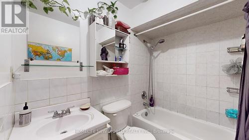 32 Markham Street, Toronto, ON - Indoor Photo Showing Bathroom