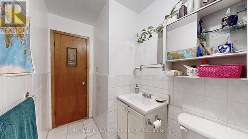 32 Markham Street, Toronto, ON - Indoor Photo Showing Bathroom