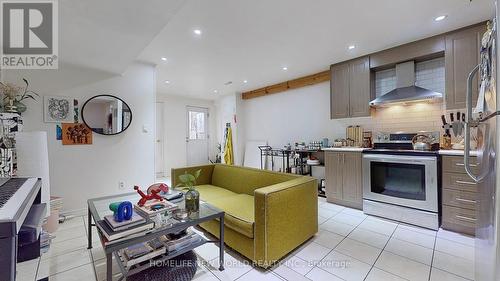 32 Markham Street, Toronto, ON - Indoor Photo Showing Kitchen