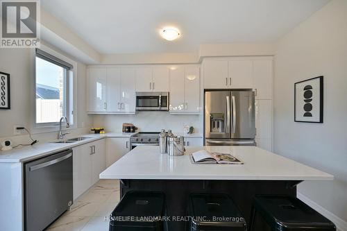 137 Stork Street, Oakville, ON - Indoor Photo Showing Kitchen With Double Sink With Upgraded Kitchen