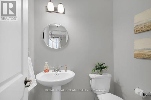 371 Meadowbreeze Drive, Ottawa, ON - Indoor Photo Showing Bathroom