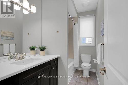 371 Meadowbreeze Drive, Ottawa, ON - Indoor Photo Showing Bathroom