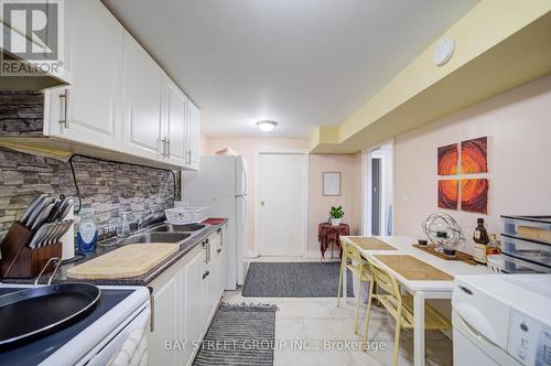 5 Clearview Heights, St. Catharines, ON - Indoor Photo Showing Kitchen With Double Sink