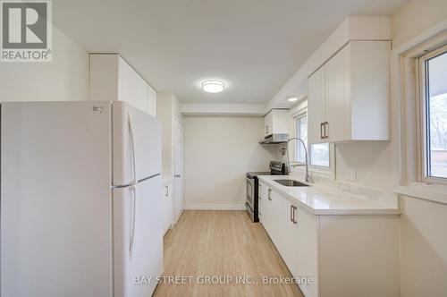 5 Clearview Heights, St. Catharines, ON - Indoor Photo Showing Kitchen