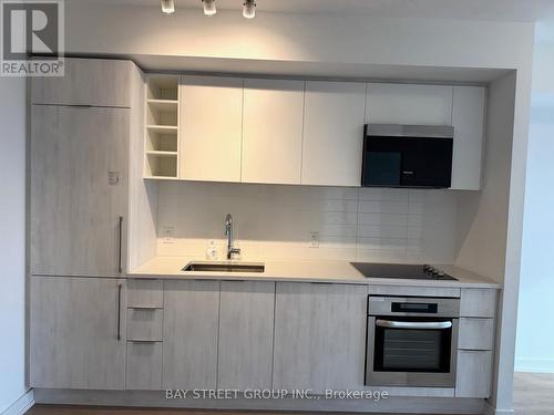 1015 - 2031 Kennedy Road, Toronto, ON - Indoor Photo Showing Kitchen