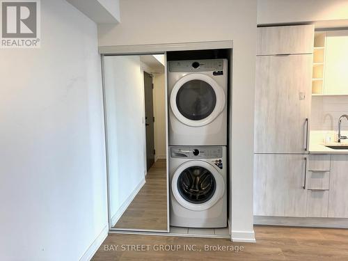 1015 - 2031 Kennedy Road, Toronto, ON - Indoor Photo Showing Laundry Room