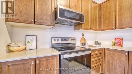 160 Christine Elliott Avenue, Whitby, ON - Indoor Photo Showing Kitchen