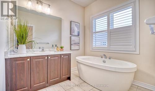 160 Christine Elliott Avenue, Whitby, ON - Indoor Photo Showing Bathroom