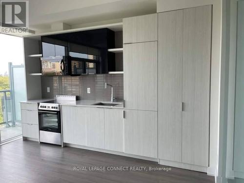 810 - 6 Parkwood Avenue, Toronto, ON - Indoor Photo Showing Kitchen