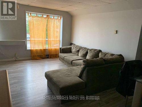 60 Tenth Street E, Armstrong, ON - Indoor Photo Showing Living Room